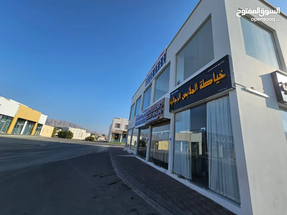 معارض للبيع في العامرات السادسة