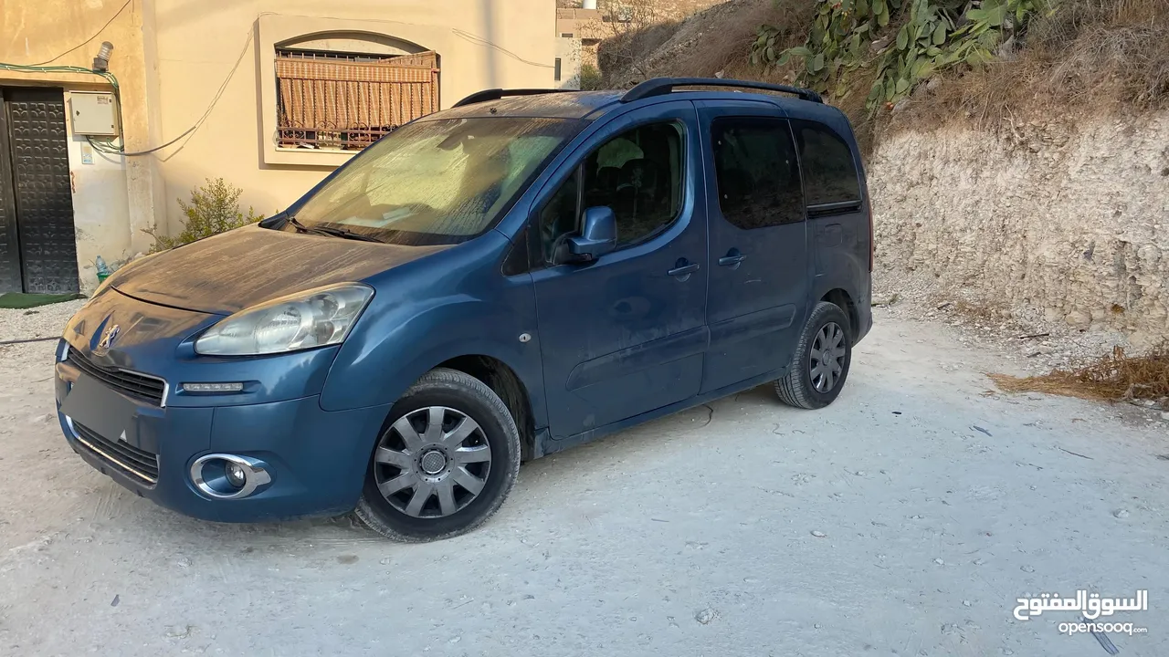 بيجو براتنر 2012  للبيع كاش