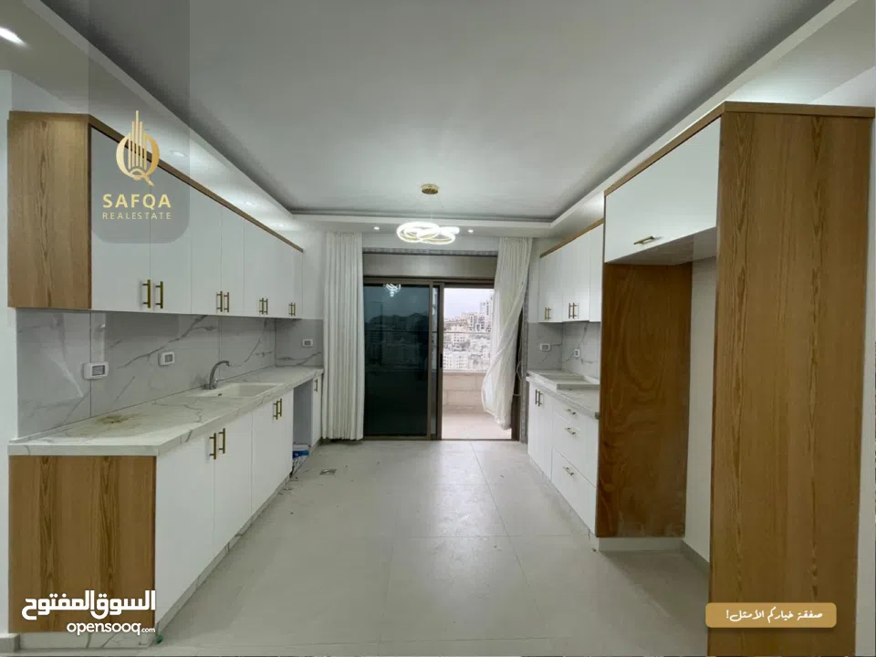 شقة غير مفروشة مميزة بتشطيب عصري واطلالة بالقرب من بنك فلسطين الادارة العامة