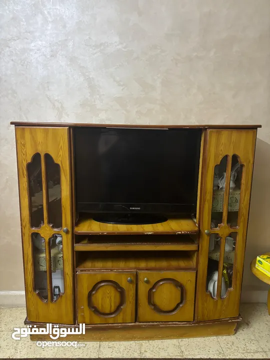 فرشات و بوفيه للبيع بسعر مغري جداً  بالزرقاء