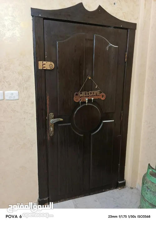 باب منزل رئيسي لشقه حاله جيده جدا