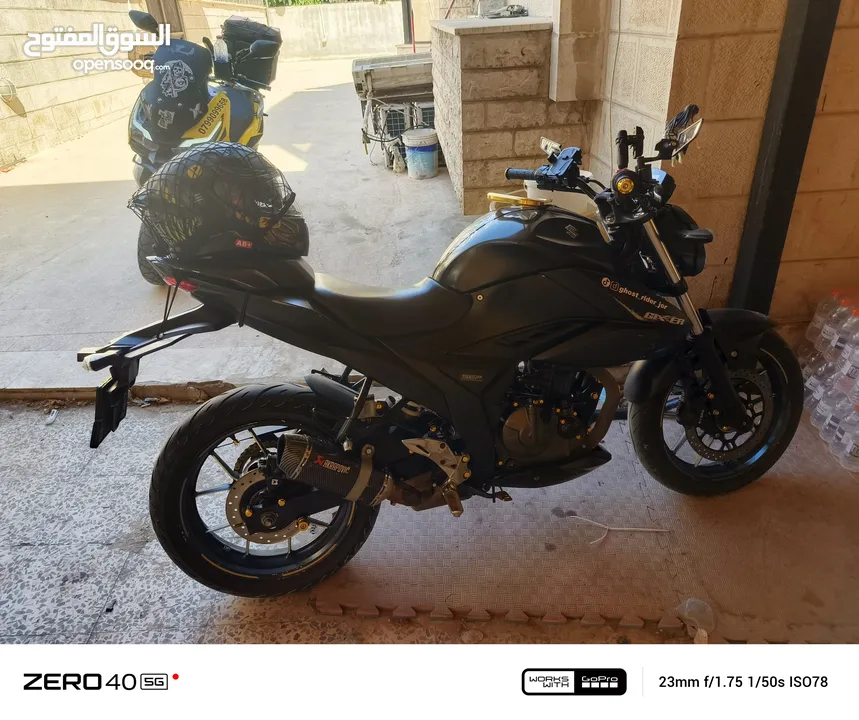 Suzuki  لون اسود