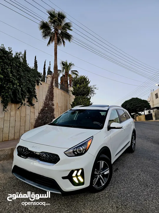 نيرو هايبرد 2022 Plug-in اعلى صنف مع فتحه فحص كامل كلين تايتل بسعر مغري جدا