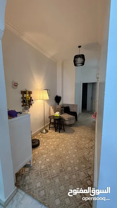 شقه فاخره للبيع  من المالك مباشره  سعر قابل للتفاوض بشيء بسيط مميزه جدا جدا  مع غرفه خارجيه و حديقه