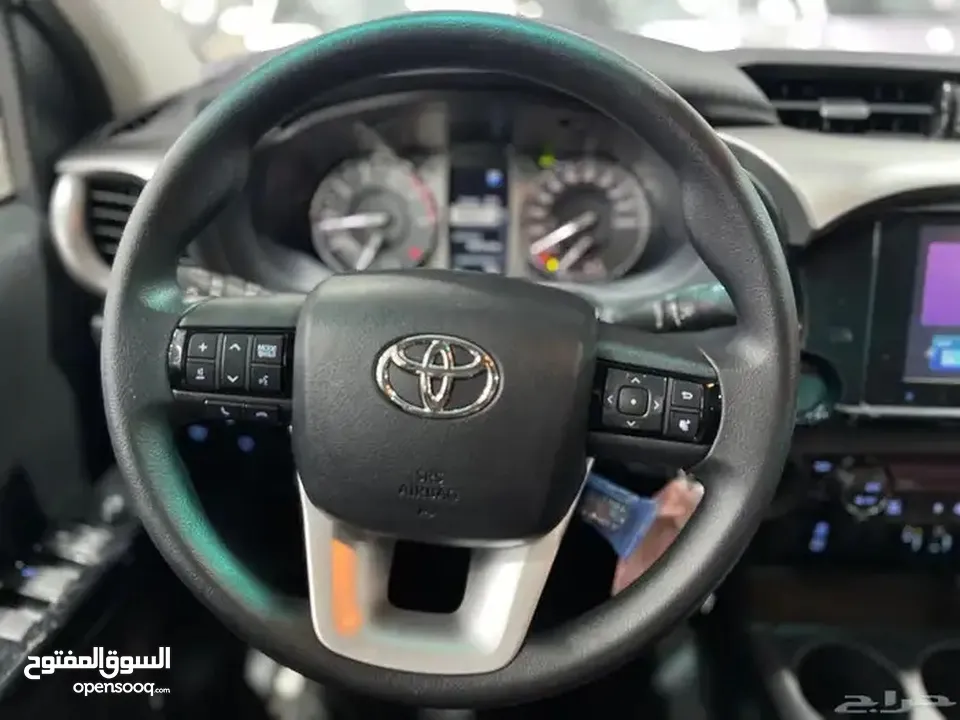 تويوتا هايلكس S-GLX اعلى المواصفات باللون الابيض المميز 2024