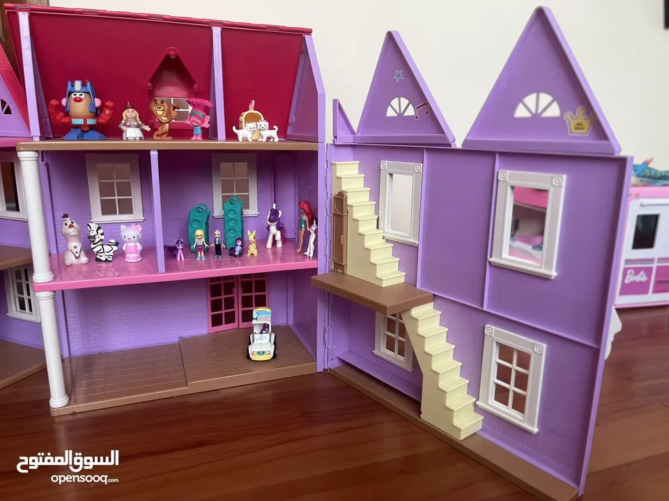 Selling a pre - loved dollhouse