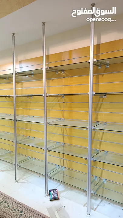 متوفر نظام كاميرات كامل رفوف خشب رفوف زجاج سلات عرض سلات زبائن اجهزة باركود