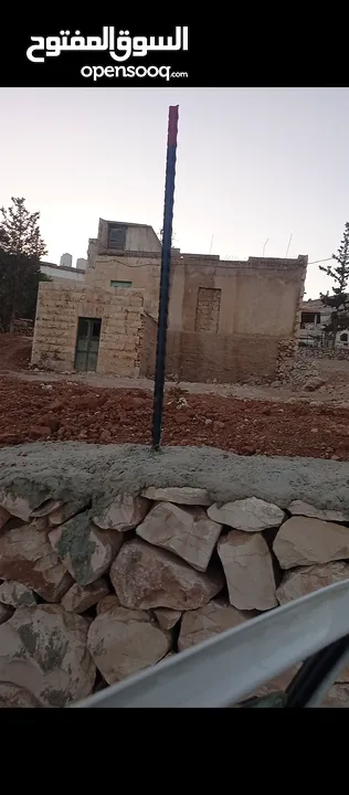 للبيع ارض 800 متر في الشواورة مع منزل صغير