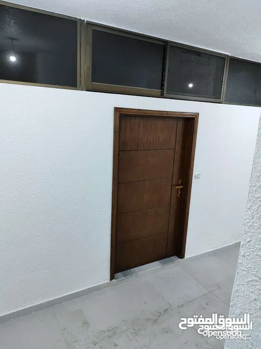 طوابق تجارية بمساحات متنوعة على طريق عمان-السلط نزول وادي الشجرة بأسعار مناسبة