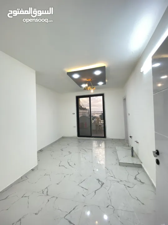 4 استوديوهات للبيع مقابل الاكاديميه مباشره تشطيب جديد  والسعر بجنن