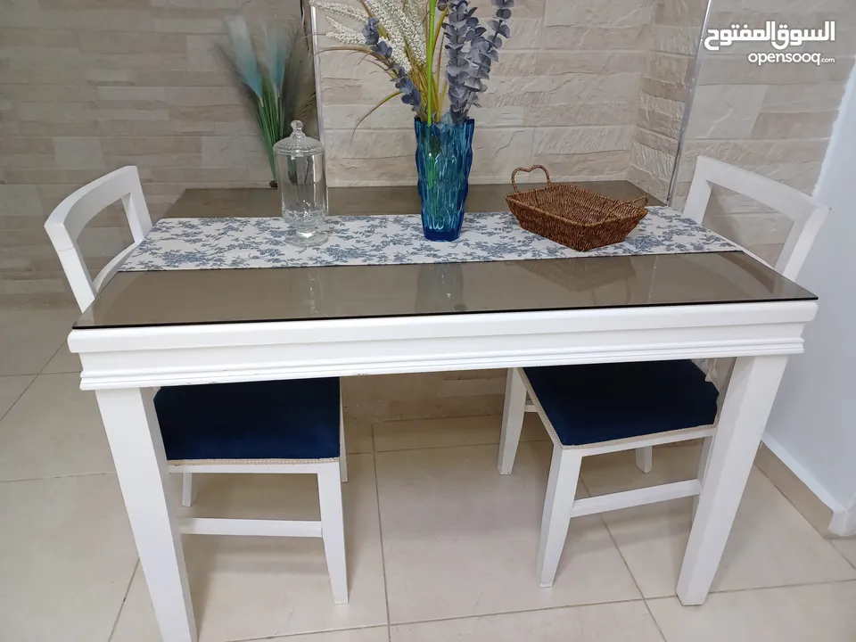 طقم كورنر جديد مع طاولة سفرة مستعملة