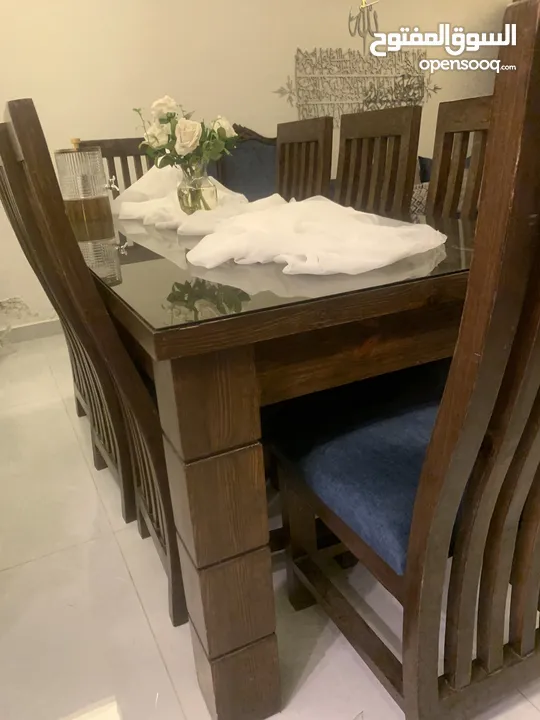 طقم سفره من ثلاث قطع   طاولة خشب 8 كراسي وفضيه و بوفيه