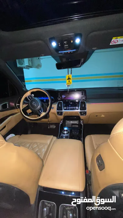 كيا سورنتو 2021 لون اسود ملوكي كاملة المواصفات فتحة سقف مع بانوراما سيارة سبورت رياضية جيب 7 مقاعد