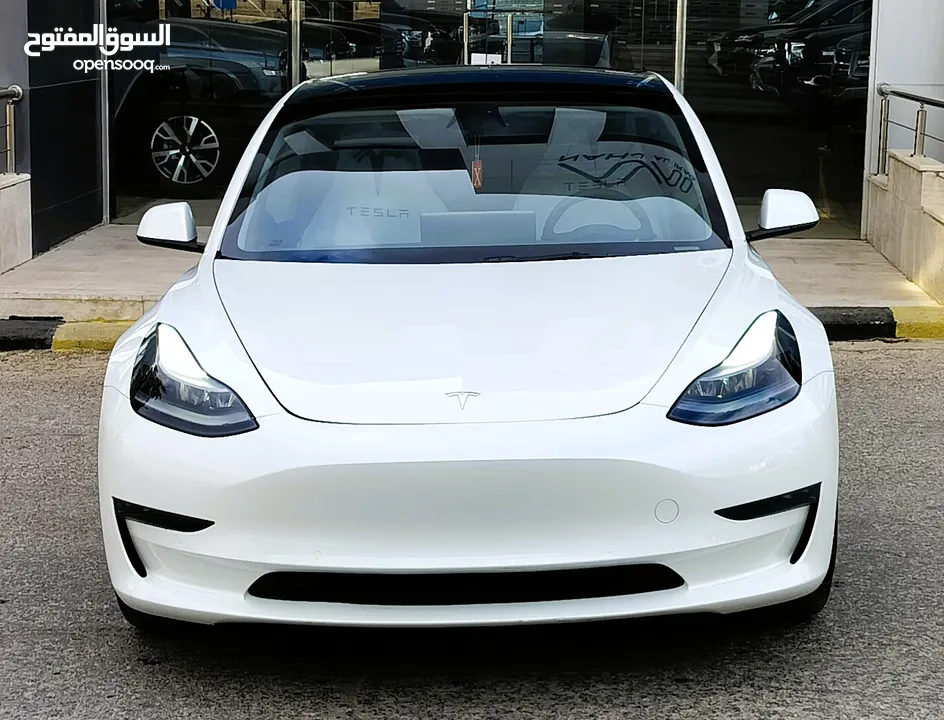 تيسلا 2022 model 3 فحص كامل اوتوسكور +B بدون ملاحظات بودي (كرت ابيض) بحالة الوكالة بسعر لقطة ومحرووق