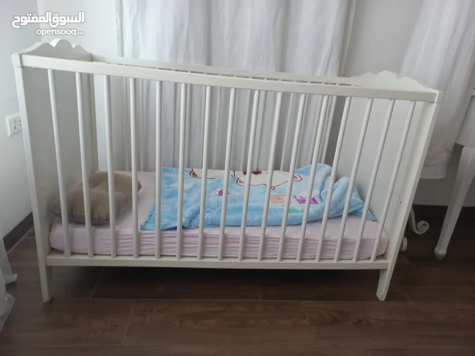 تخت أطفال ابيض ايكيا