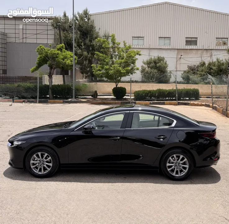 مازدا زوم 3 SkyActive مايلد هايبرد 2023 وارد الخياط عداد 43 ألف فقط كرت ابيض