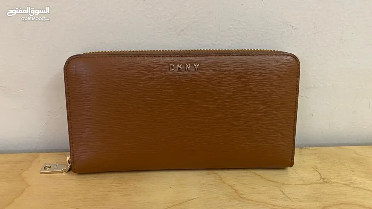 DKNY Long Wallet : حقائب - شنط بني DKNY : جدة الامير فواز الجنوبى  (209574686)