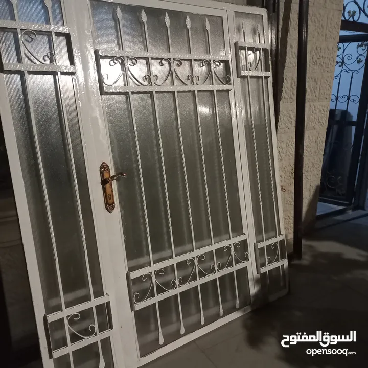 باب حديد عدد 2  بحال الوكاله عرض 170 ارتفاع 205