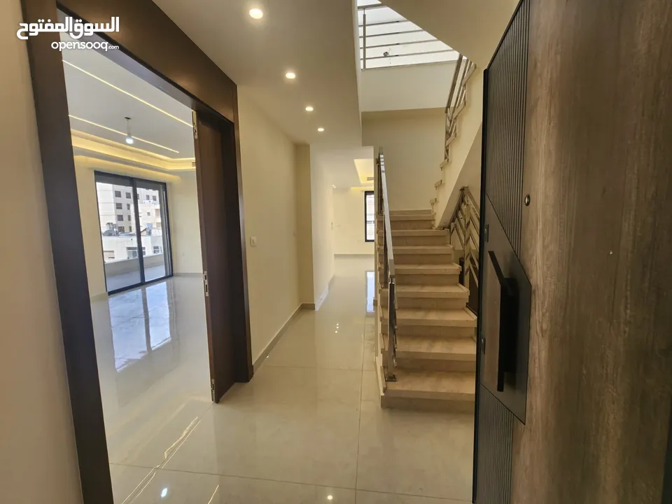 شقة فارغة للبيع بين الدوار الرابع و الخامس - ref: 14608