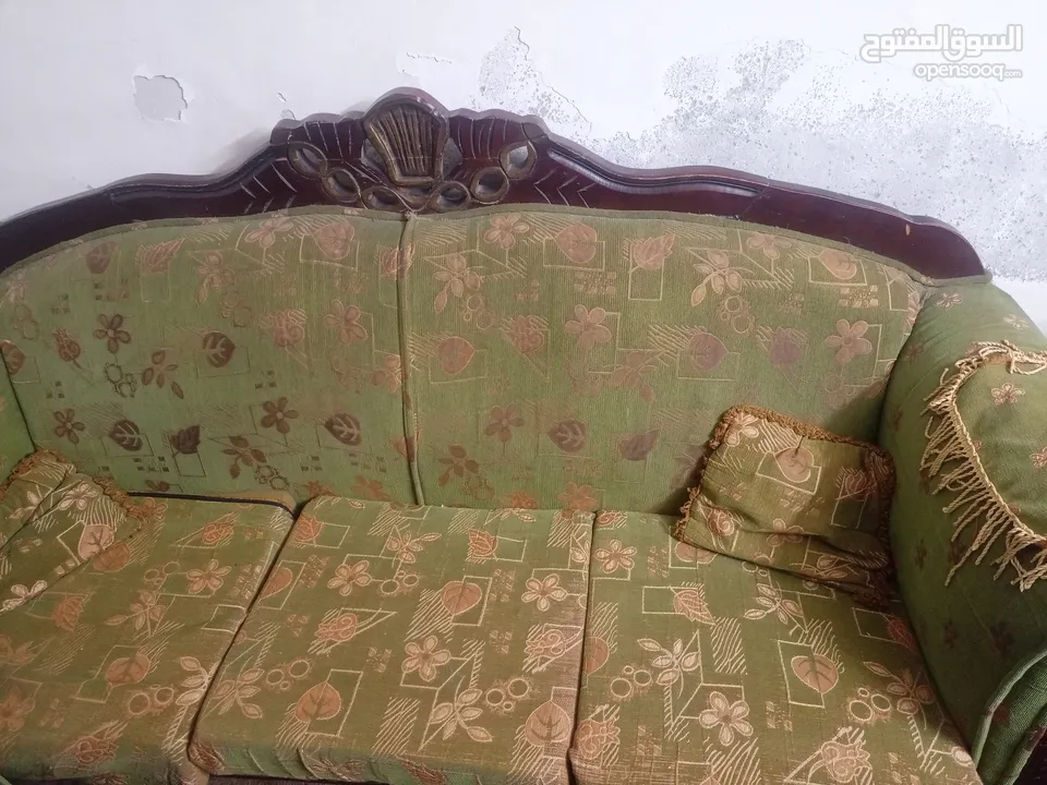 طقم كنب للبيع بحالة جيدة