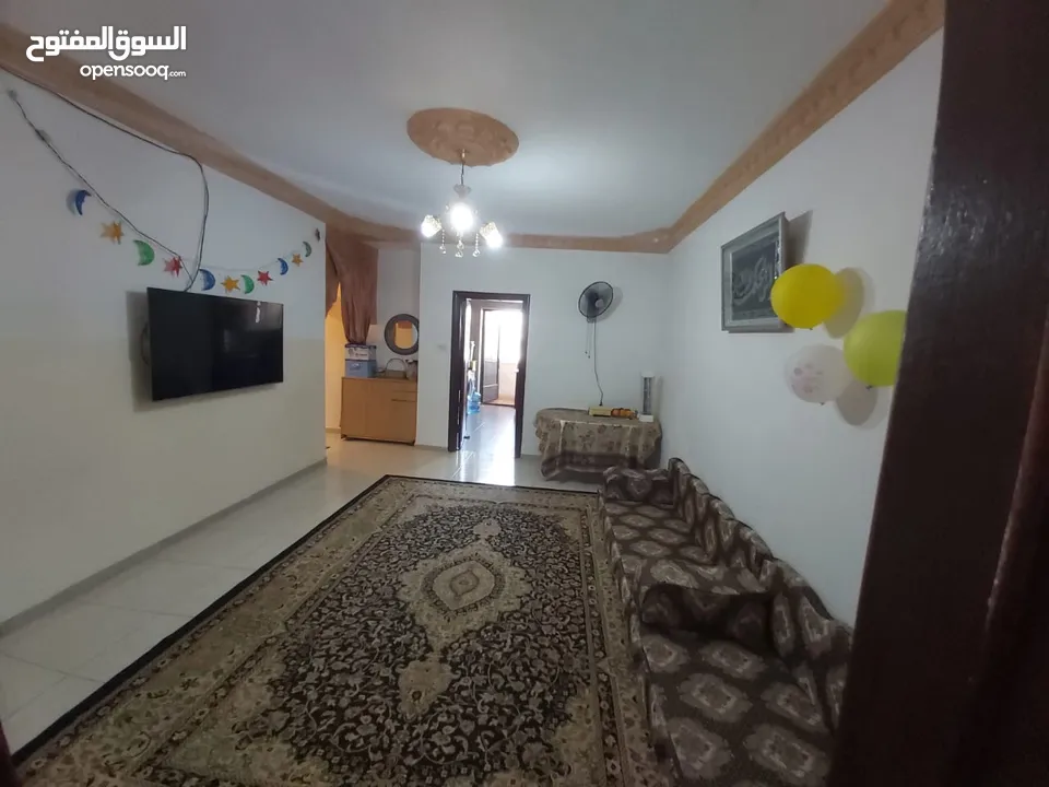 ثلاث سكنات للبيع