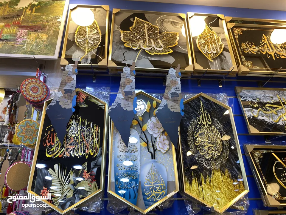 لوحات فنية مشكلة