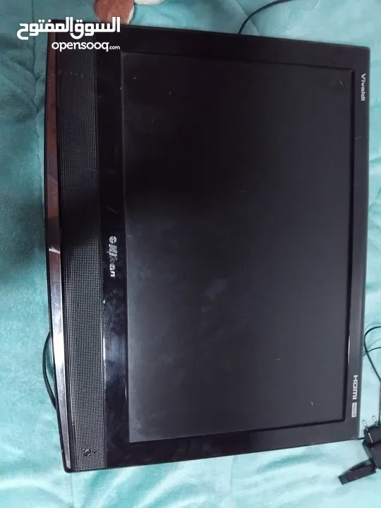 شاشة BenQ شغاله ميه بليه للبيع 30 دينار مع وصلة hd  وشاشه ثانيه نوعها Nihon كانت شغاله وطفت فجأه بتت