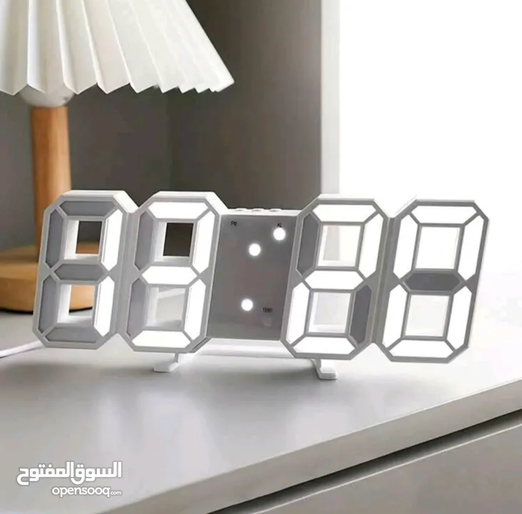 ساعة LED 3D رقمية مع عرض درجة الحرارة والتنبيه. شاهد الوصف: