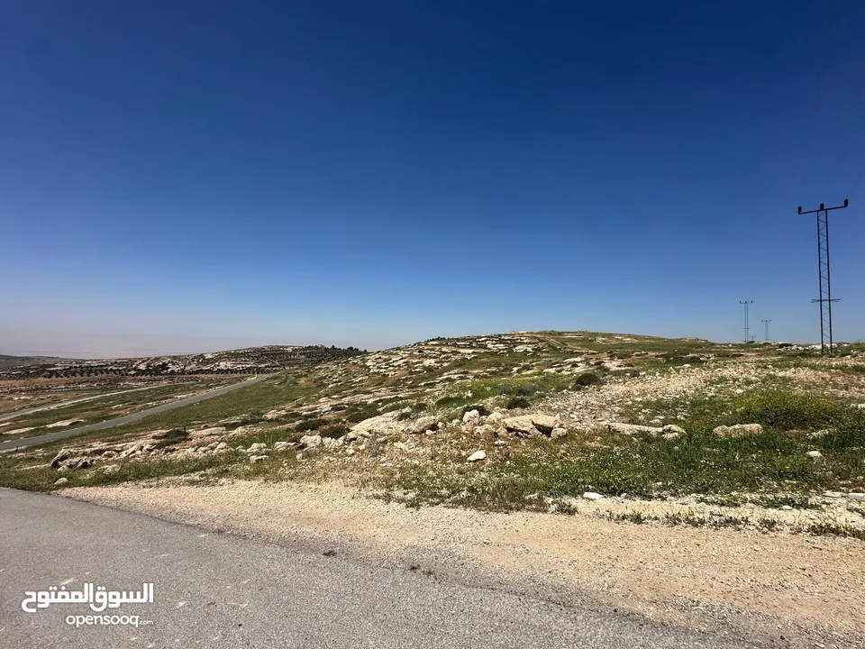 ارض سكنية استثمارية للبيع من المالك مباشرة 700 م تنظيم سكن ب _ ناعور _ حسبان _ شارع مادبا الغربي
