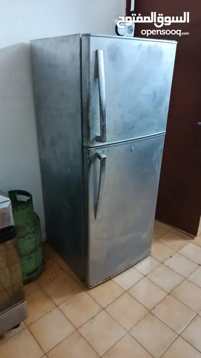 ثلاجة وسط للبيع