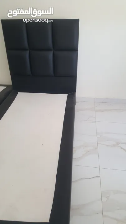 4 تخوت مع فرشات شبه جديد