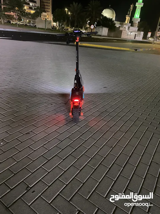 سكوتر CRONY السرعة القصوي 43 كم/ساعة و في 30 كيلومتر