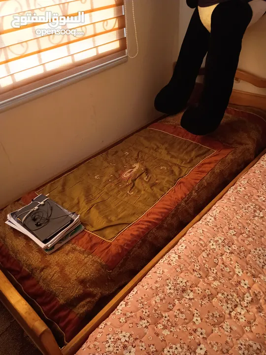 غرفه نوم تفصيل مستعمل مضروبه  زان بالإضافة إلى تخت مفرد مستعمل مع كرسي و شماعه خشب لاتيه18 اندونيسي