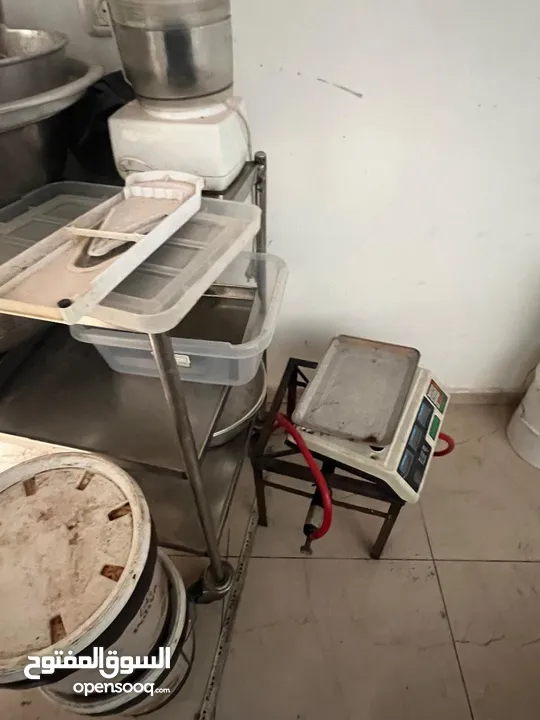 عدة مطعم وشاورما جاهزة للبيع شبه جديدة مع كفالتها