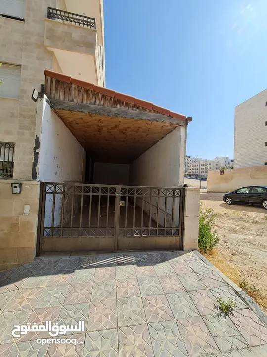 شقة أرضية  120م أبو نصير مع كراج خاص وترس 