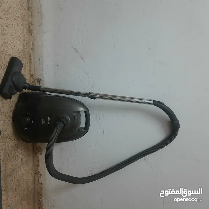مكنسة كهربائية CONTI مستعمل بحالة جيدة