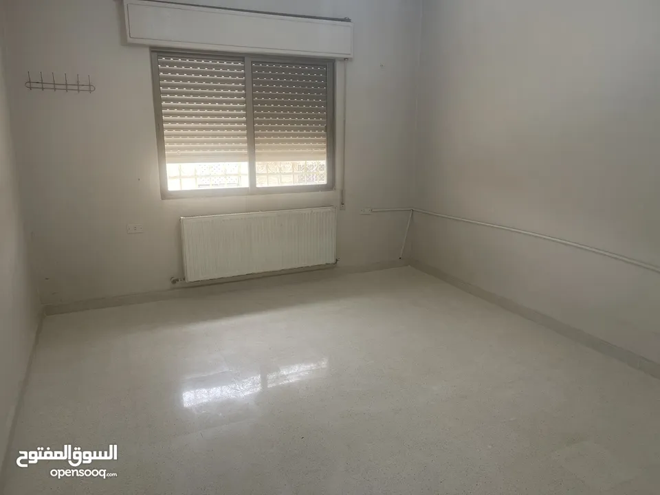 طبربور شقة طابق ثالث 149 م2 للبيع من المالك مباشرة 3 غرف نوم 3 حمامات مطبخ راكب تدفئة ديزل و مكيفات