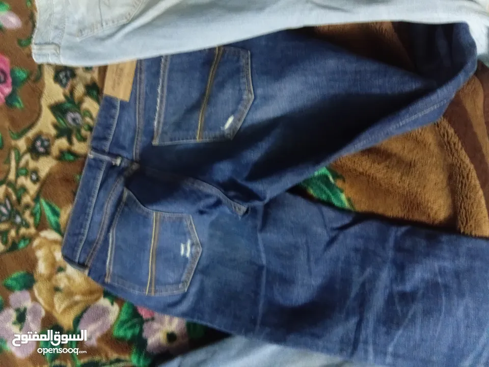 شروة ألبسة جديدة مميزة بسعر مغري جدا _براندات/بناطيل جينز جديد عدد 4.اقرا الوصف