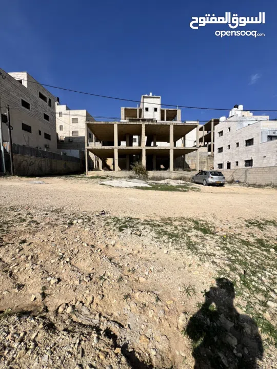 وحدات سكنية قيد الإنشاء