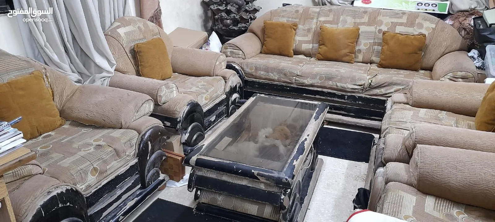 طقم كنبايات كويتي خشب زان للبيع ومع طاولة