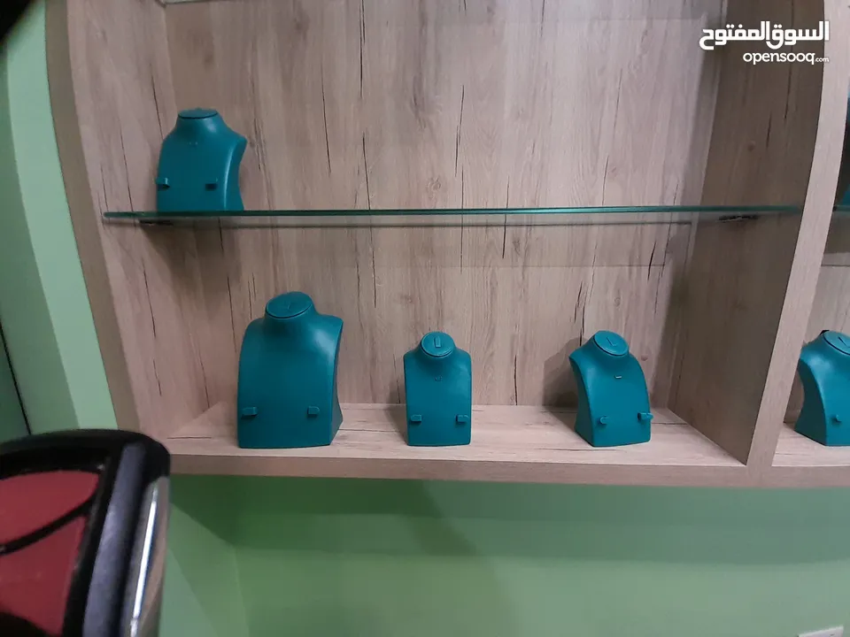 للبيع كمية من منظمات عرض المجوهرات المخملية