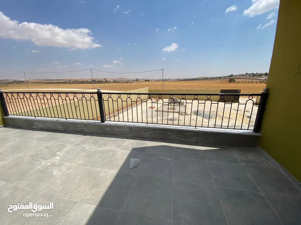 بيت ريفي وشاليه للبيع او البدل على شقة في عمان