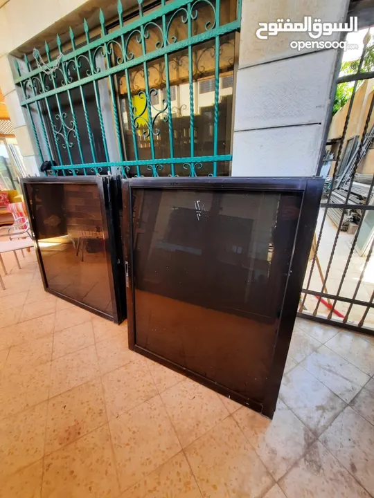 شبابيك المنيوم لون برونز زجاج برونز متوفر عدة مقاسات  بحال الوكاله