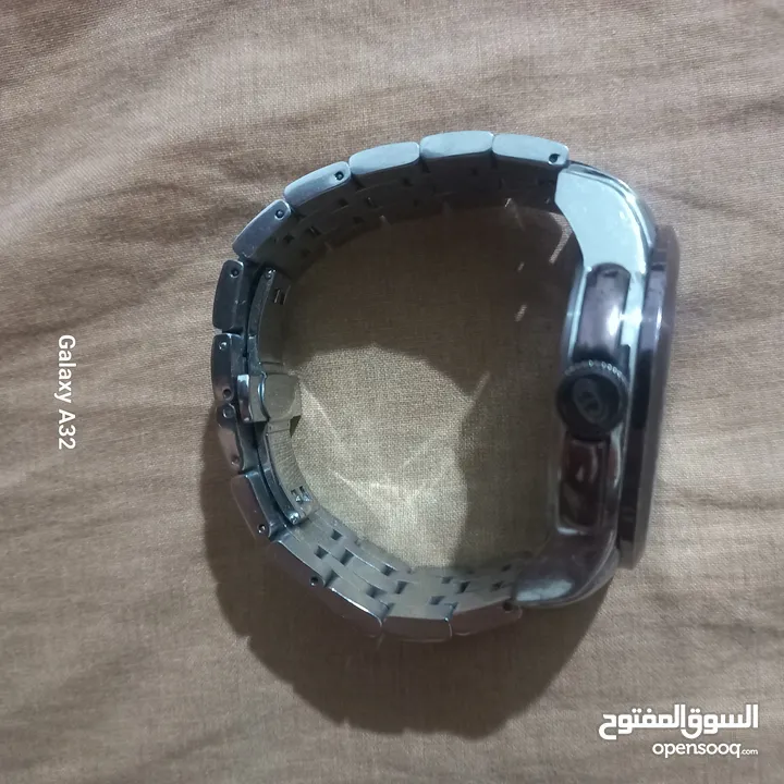 ساعه نوع وستر بحاله جيده اورجنال  لون فضي مع برونز  غامق