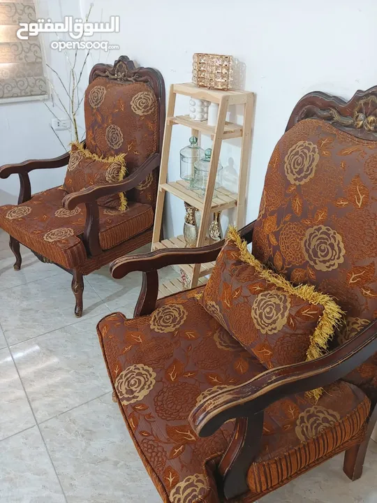 طقم كنب بحاله جيده للبيع