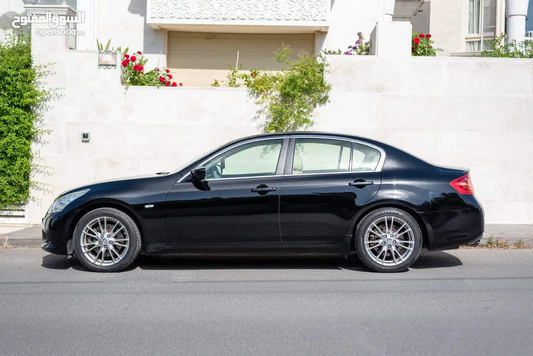 إنفينيتي G37 موديل 2012 - 4 جيد - سيارة رياضية مع محرك V6 3.7L