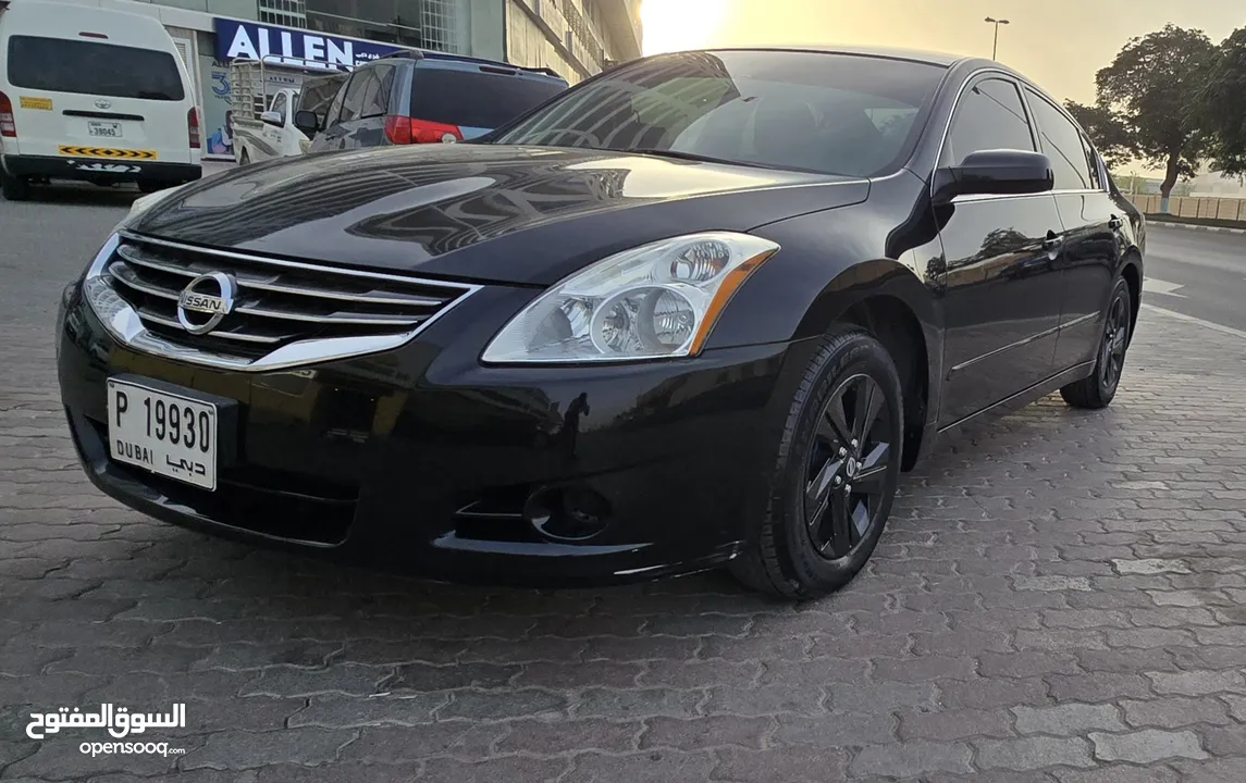 Nissan altima GCC specs model 2011 very clean car