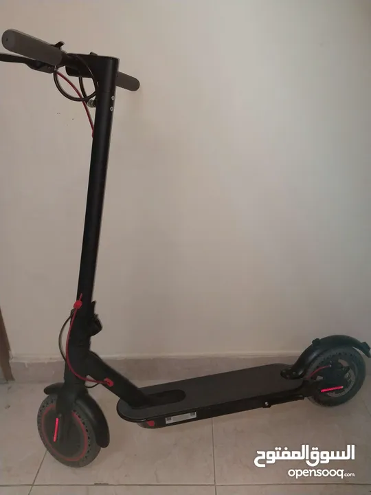 Electric scooter (with solid wheels)
