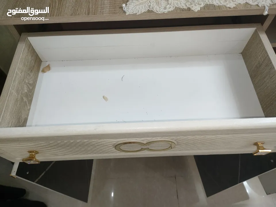 طاولة شاشة +خزانة أحذية +طاولة مجلس+اربع قطع جانبية