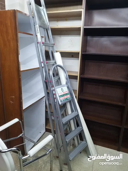 رفوف مكتبيه
